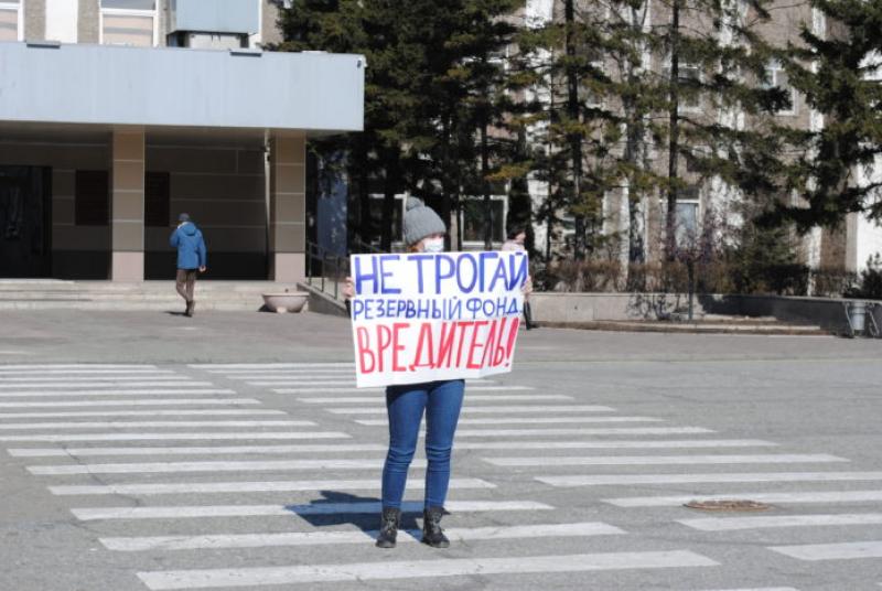 Общественница попыталась призвать к совести главу РХ Валентина Коновалова