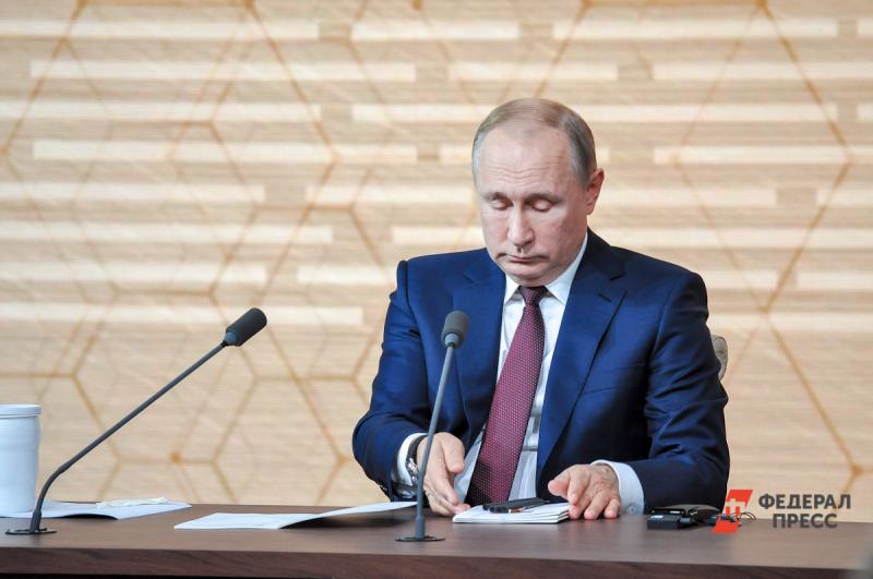 Владимир Путин внес поправки в изменение Конституции