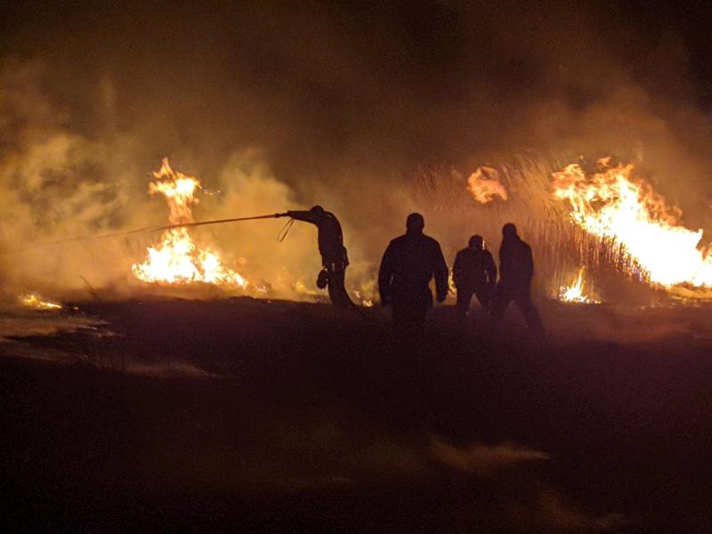 На тушение степного пожара направлены 30 человек и боле 30 единиц техники