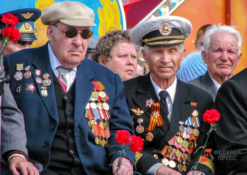 Ямальские единороссы на свои деньги купят подарки ветеранам