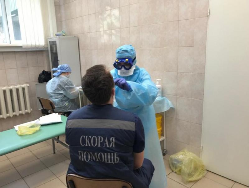 В Новосибирской области медиков регулярно тестируют на коронавирус