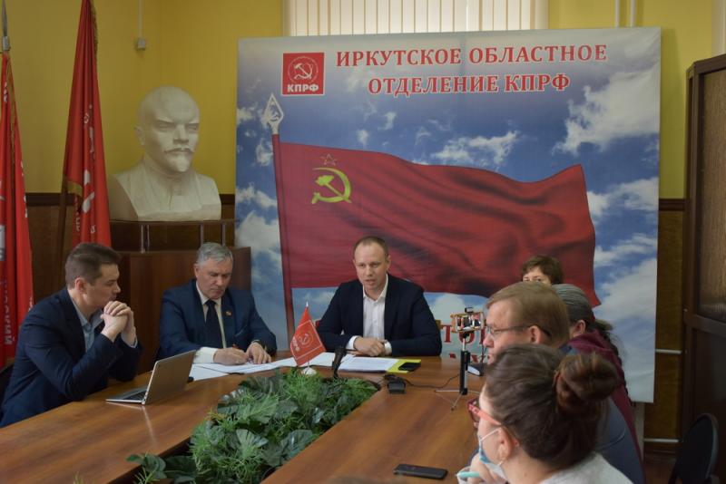 Коммунисты будут настаивать на внеочередной сессии областного парламента