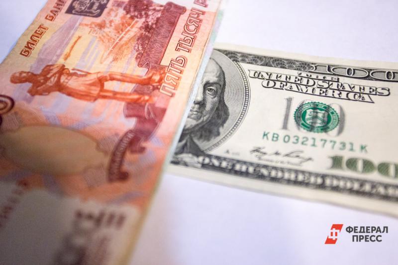Рубль укрепился к доллару