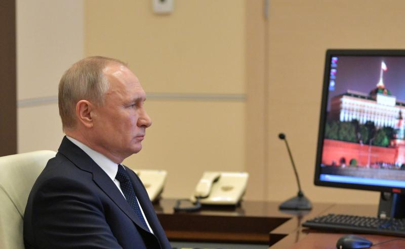 Владимир Путин призвал бороться с пандемией сообща