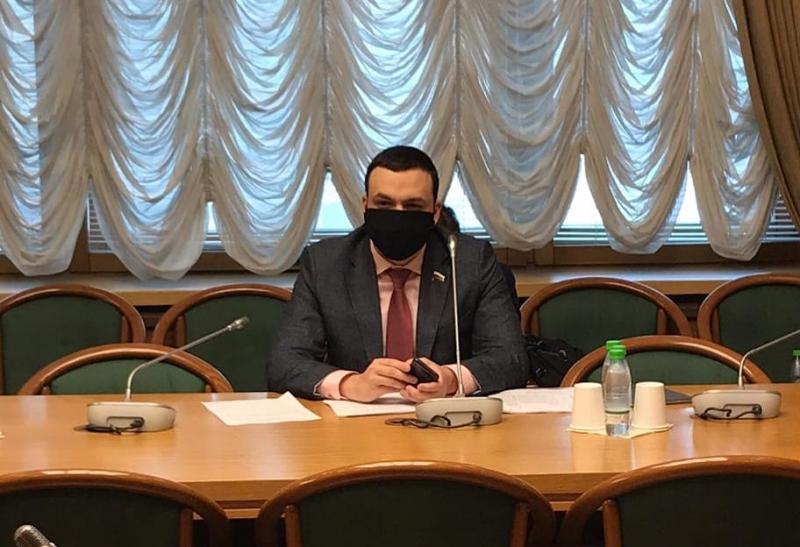 Дмитрий Ионин тратит по пять часов в день на общение с избирателями