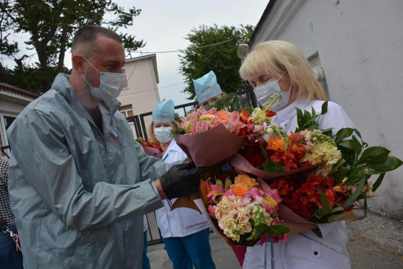 Московским медикам подарят 1000 сертификатов на услуги стилистов
