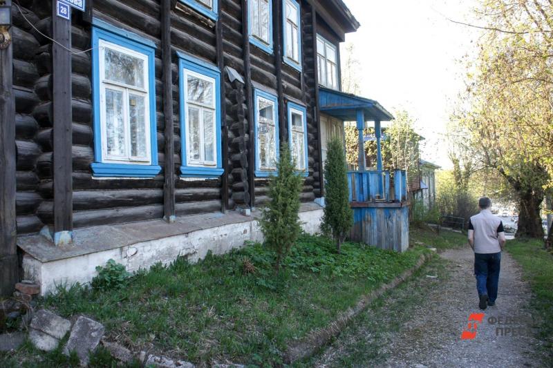 Екатеринбургские депутаты внесли десятки старых домов в программу сноса