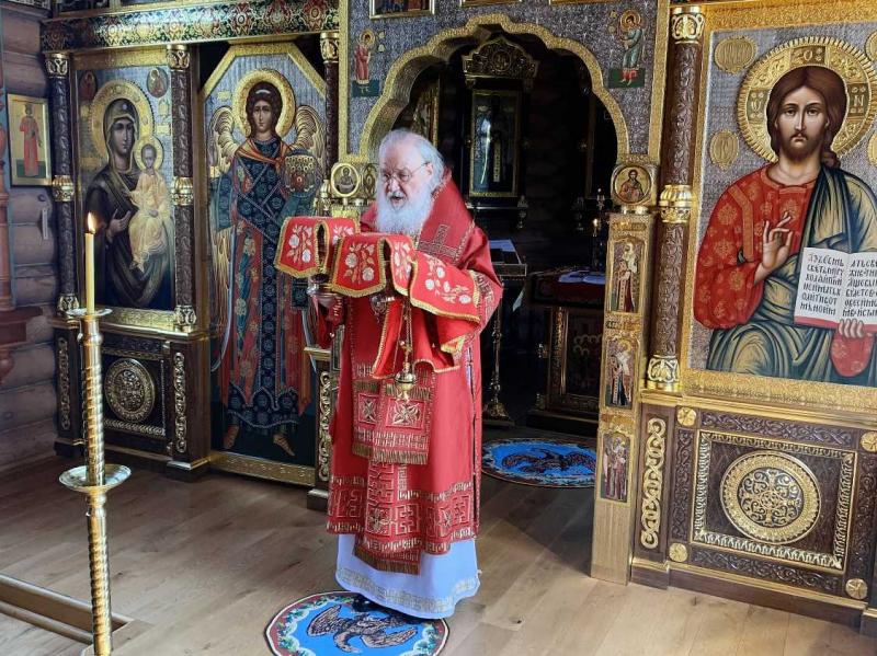 Патриарх Кирилл попросил помочь церкви рублем