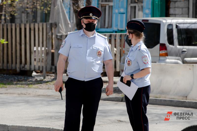 Свердловчанину предъявили обвинение в нападении на полицейского во время самоизоляции