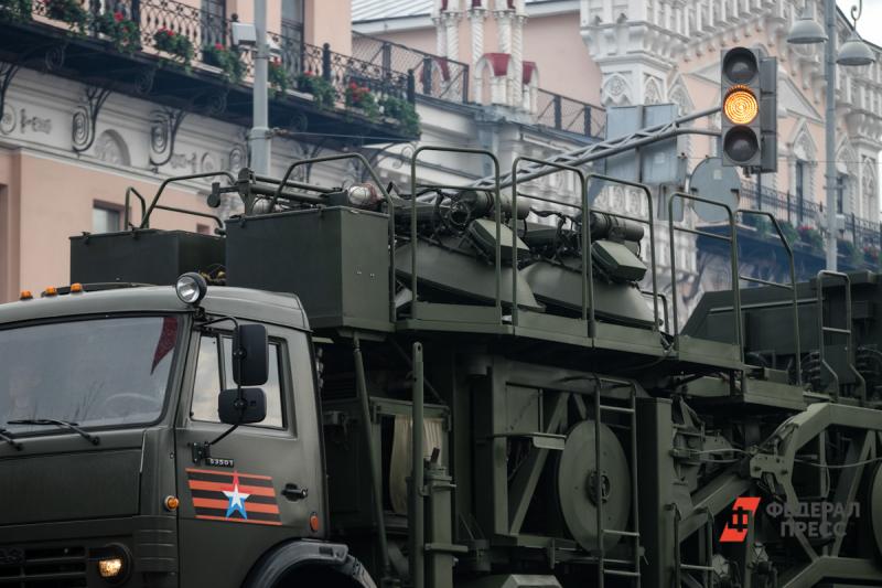 Для военного парада в Екатеринбурге начали дезинфицировать технику
