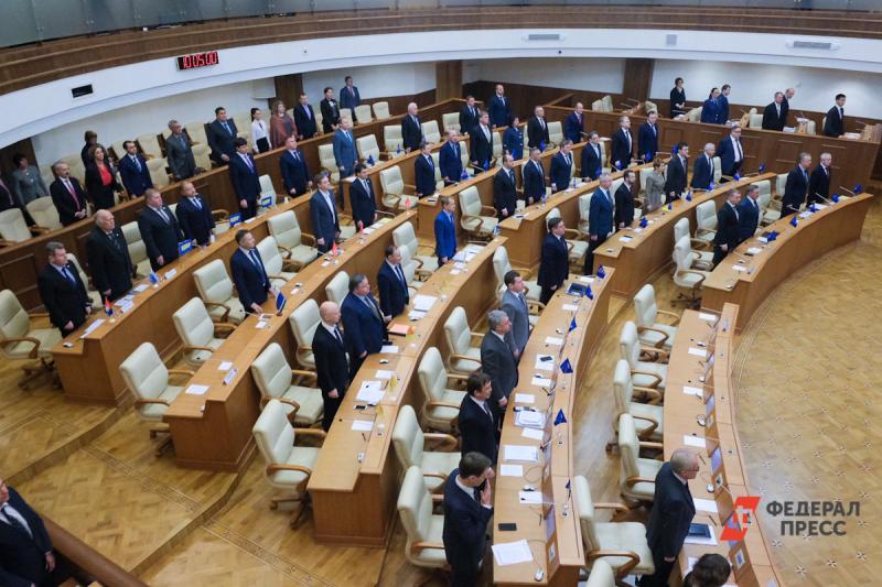 Свердловские депутаты поэтапно снизят ограничительные меры и обсудят более 40 вопросов