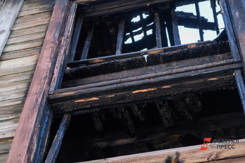 При пожаре в Осинниках погибли четыре человека