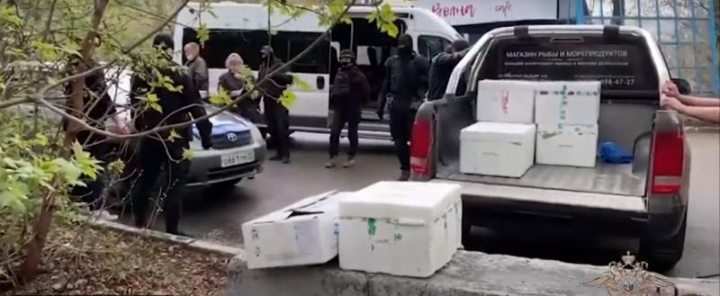 Трое уроженцев Иркутска, были задержаны в областном центре в тот момент, когда они готовились к передаче товара