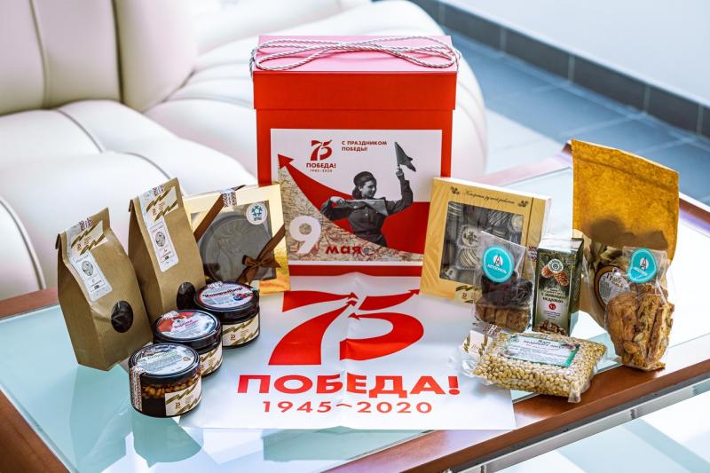 Ветеранам Нефтеюганского района вручили продуктовые наборы к празднику