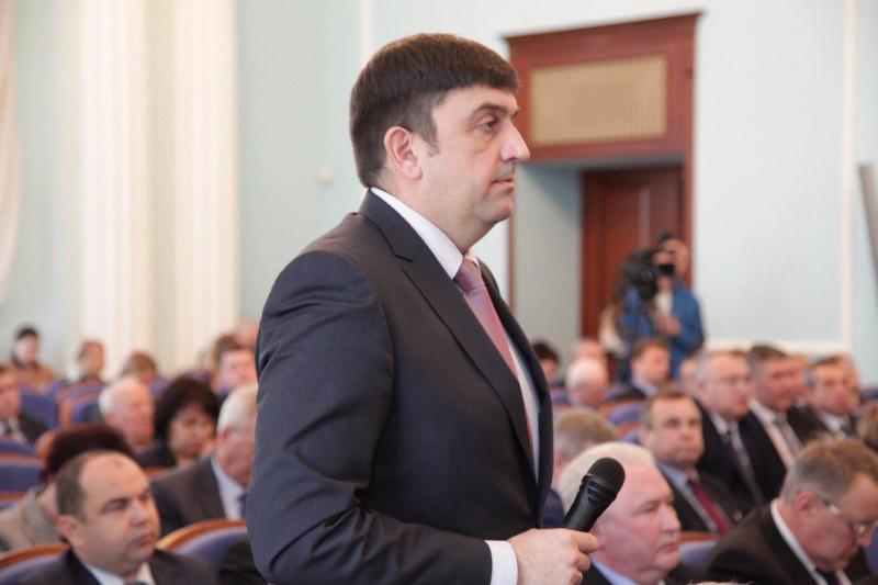 Максим Пекарский пообещал кадровые перестановки в случае, если ситуация с уборкой в городе не изменится