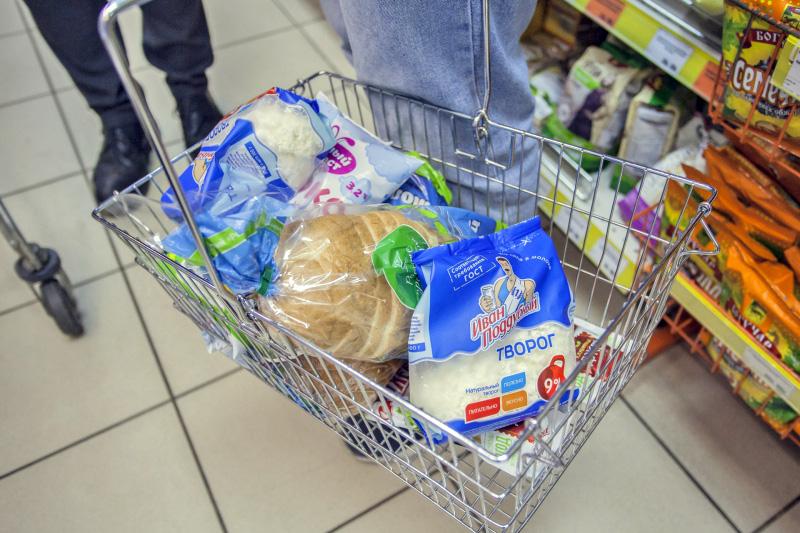 Россияне в магазинах скупают дешевые продукты