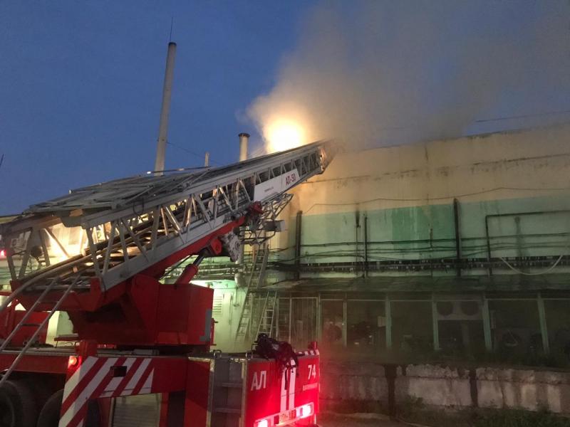 В Екатеринбурге потушили пожар на складе торговой компании