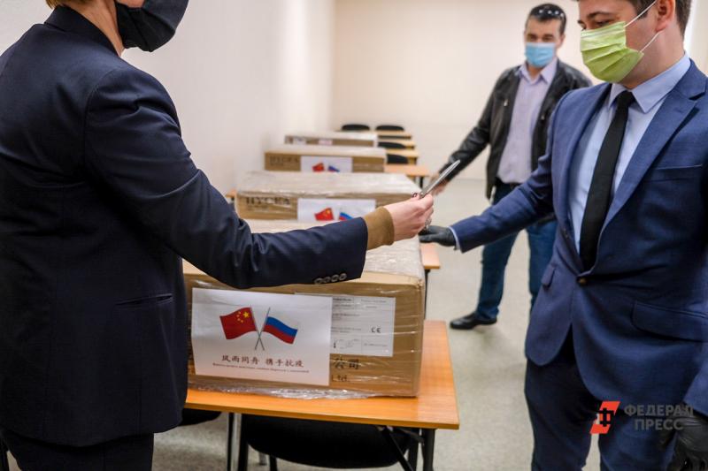 На север Свердловской области привезли средства защиты на участки для голосования