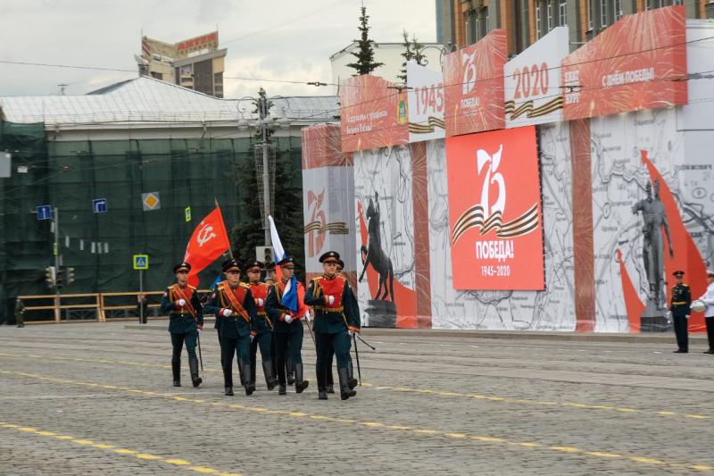 В Екатеринбурге начался парад Победы
