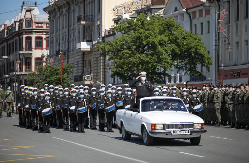 Сразу несколько регионов ДФО сегодня провели военные парады, посвященные юбилею Победы