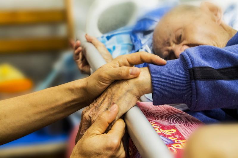 Тувинский медработник придумал устройство для ухода за лежачими больными