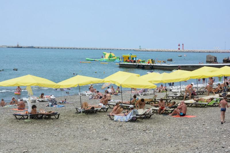 На пляжах Крыма придется соблюдать обязательную дистанцию