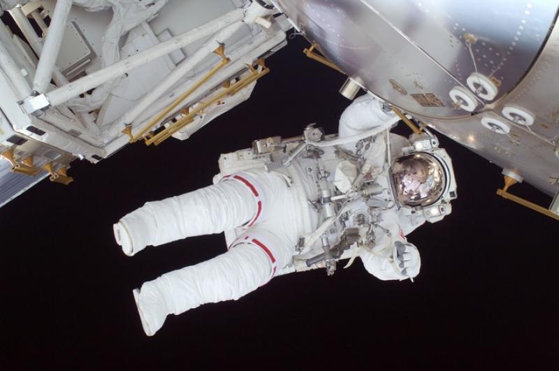 В 2023 году первый космический турист сможет выйти в открытый космос