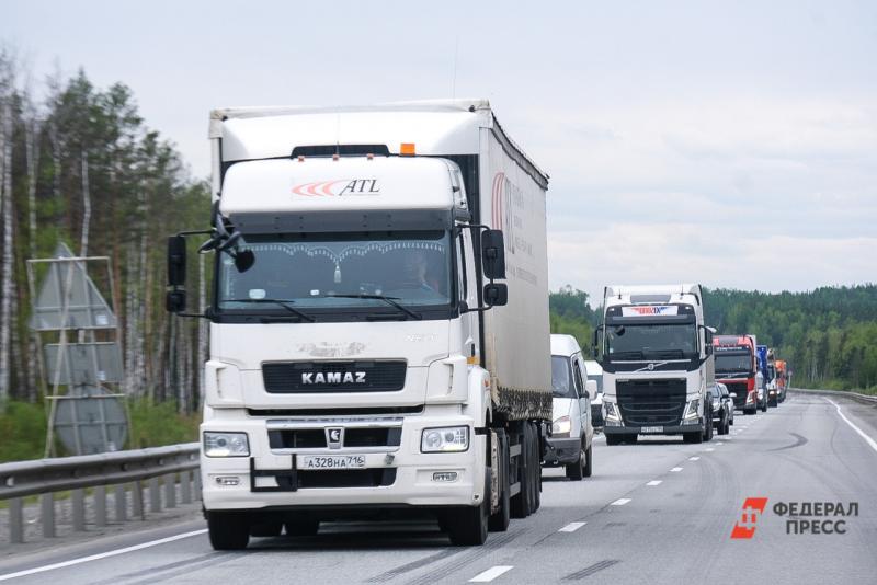 На Среднем Урале из-за жары на федеральных трассах ограничат движение грузовиков