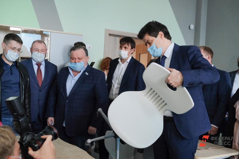 Дмитрий Николаев (первый слева) опередил своих коллег по доходам