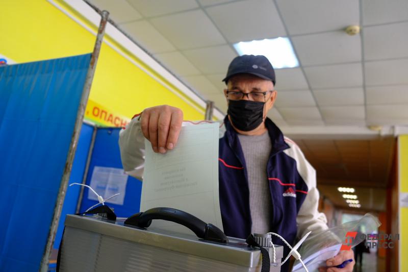 В разных УИК Москвы заметили мужчину, требующего дать ему возможность проголосовать