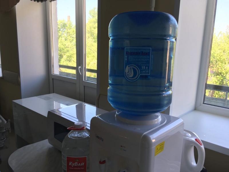 кулер с питьевой водой во второй городской больнице