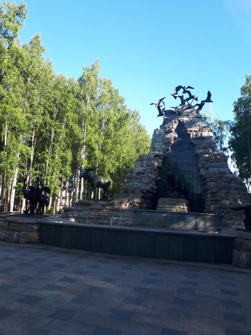 В парке Ханты-Мансийске ребенок упал с фонтана и разбился
