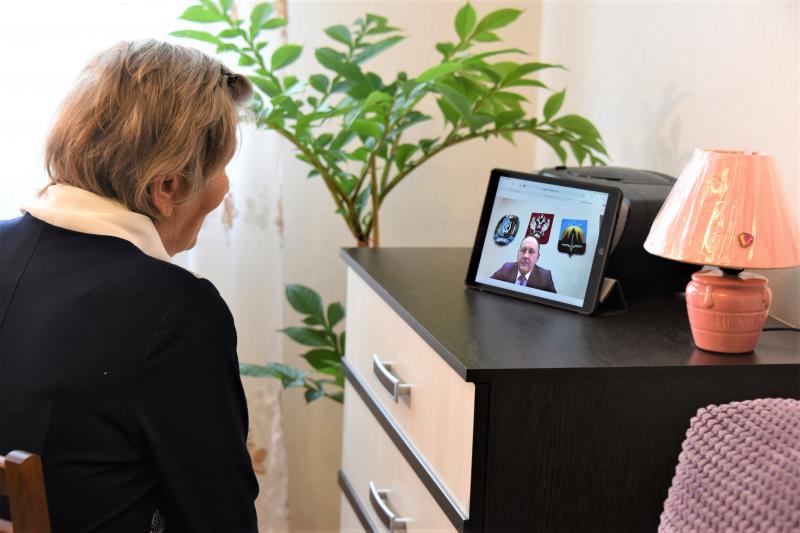 Максим Ряшин поздравил женщин в новосельем