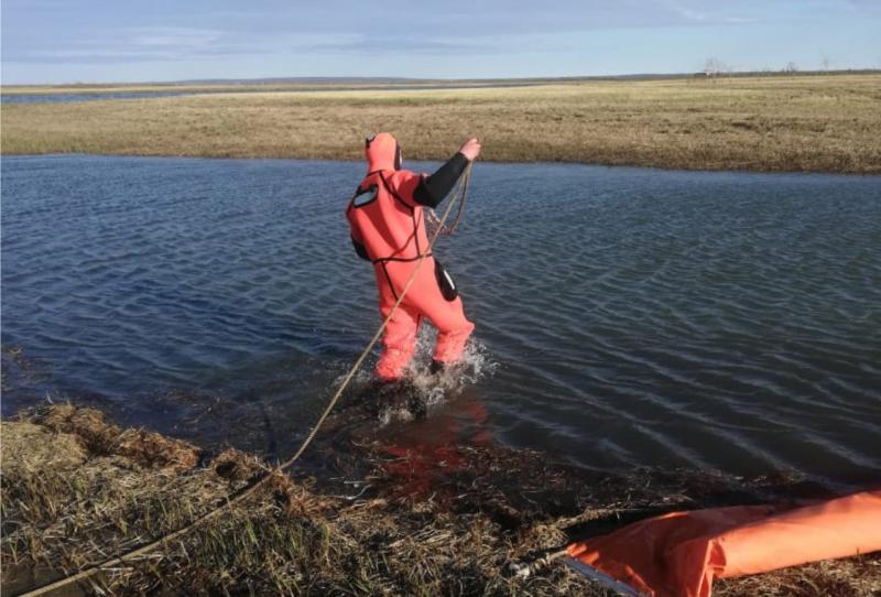 Специалисты убрали нефтяное пятно на Байкале