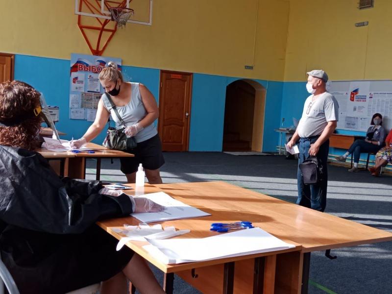В Томске избиратель получил два бюллетеня вместо одного для голосования по Конституции РФ