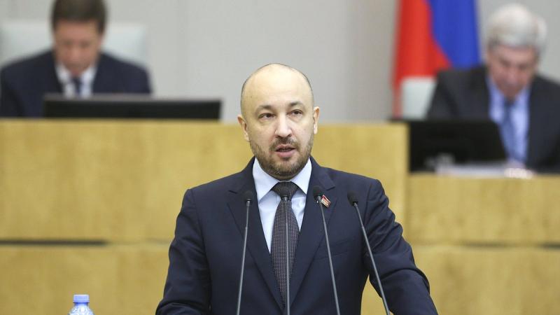 Сергей Щапов сдал подписи депутатов для прохождения муниципального фильтра