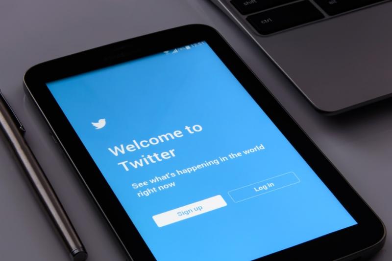 За атакой на Twitter стояли хакеры из США и Англии