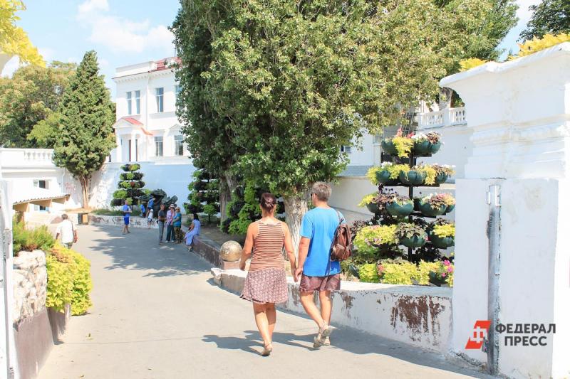 Крым уже посетило 400 тысяч туристов