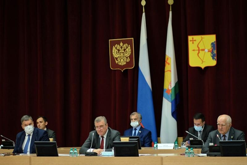 Губернатор Кировской области выступил перед законодательным собранием