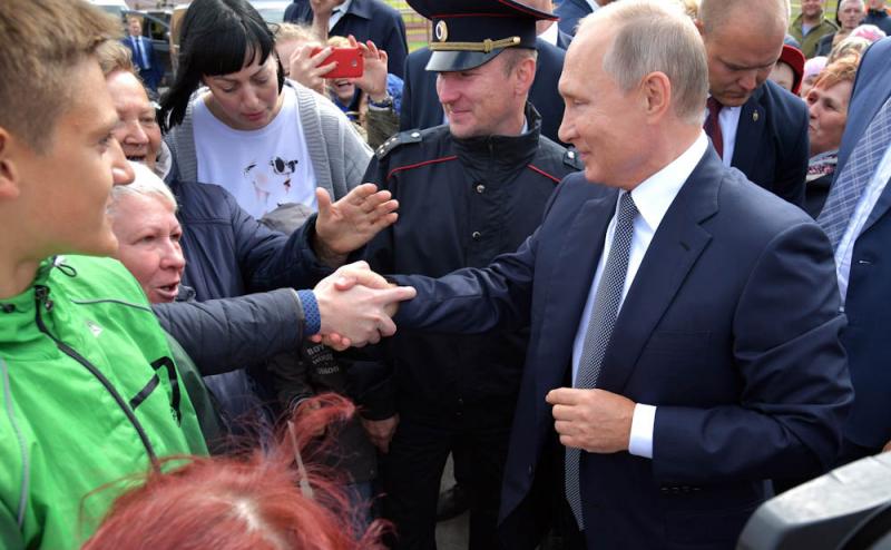 Владимир Путин на встрече с людьми