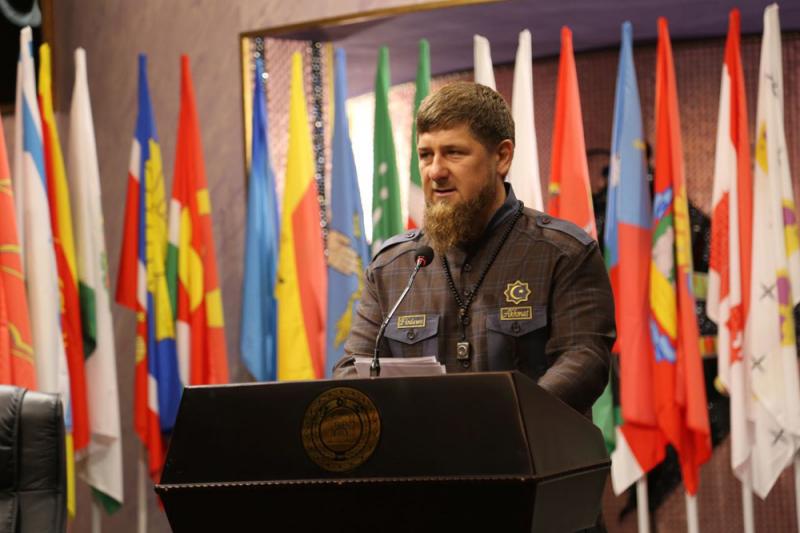 Президент лично зачитал указ чеченскому лидеру по телефону
