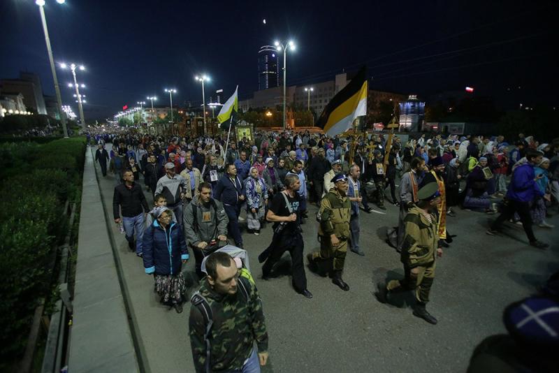 Свердловские власти призвали воздержаться от участия в массовом крестном ходе