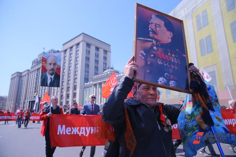 На Ямале «Справедливая Россия» обвинила КПРФ в оправдании сталинских репрессий