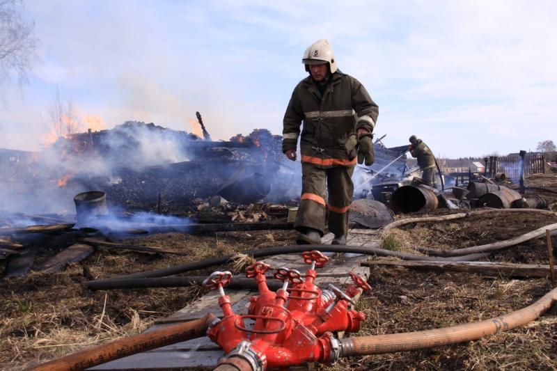 Серьезный пожар зафиксирован в поселке Колтубановский