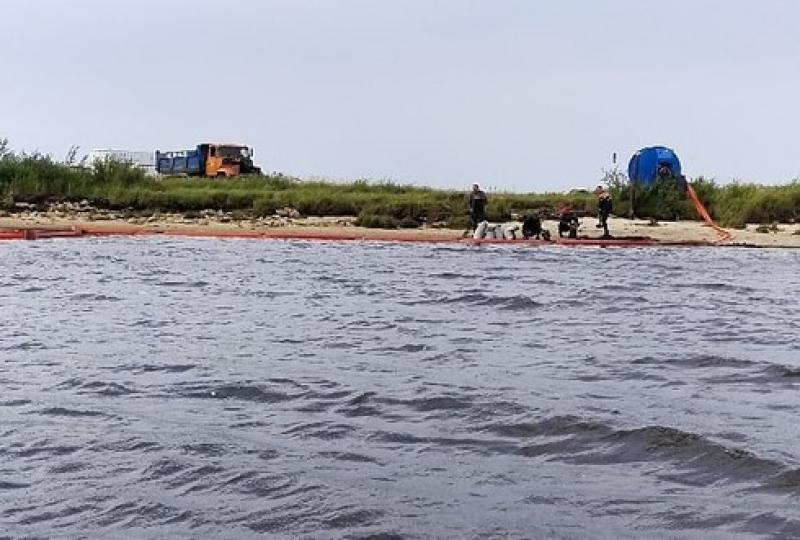 Ямальская природоохранная прокуратура проверbт информацию о разливе нефтепродуктов в Надымском районе