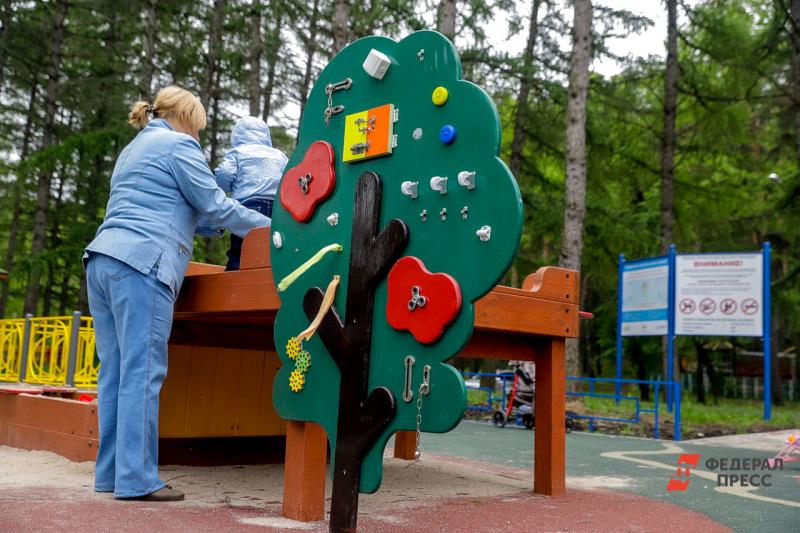 Семьи с детьми смогут получить до 15 тысяч рублей за аренду жилья во время лечения