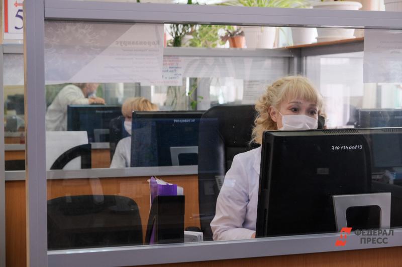 В Свердловской области за сутки снизилось число коронавирусных больных
