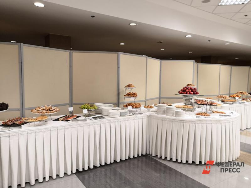 В Турции персонал отеля будет накладывать еду гостям