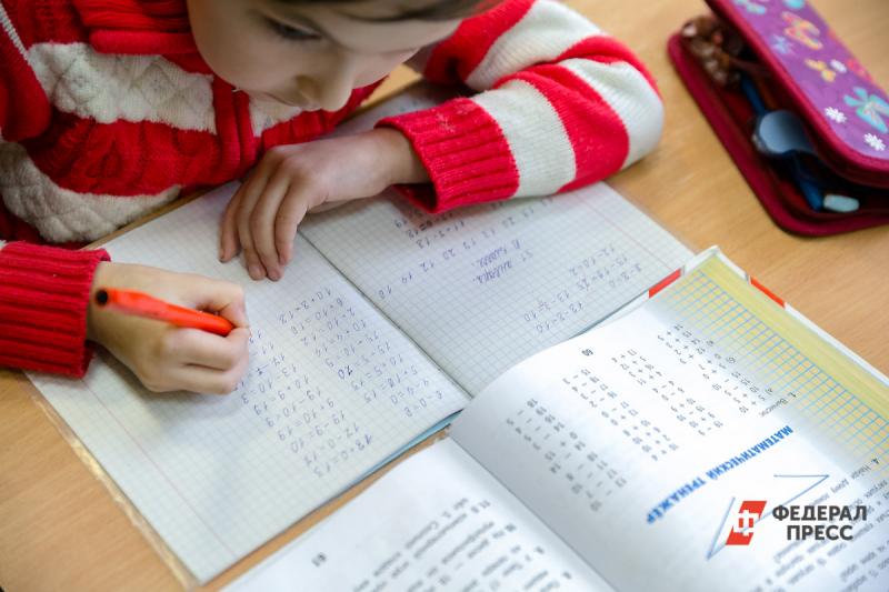 Россияне стали брать меньше займов для сборов детей в школу