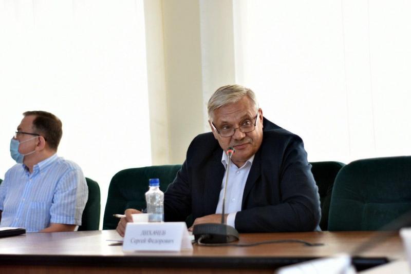 Возглавляет министерство экологии Челябинской области Сергей Лихачев
